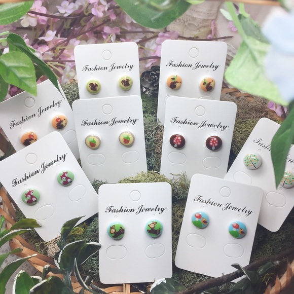 Mint green rosebud earrings - Picture 4 of 5